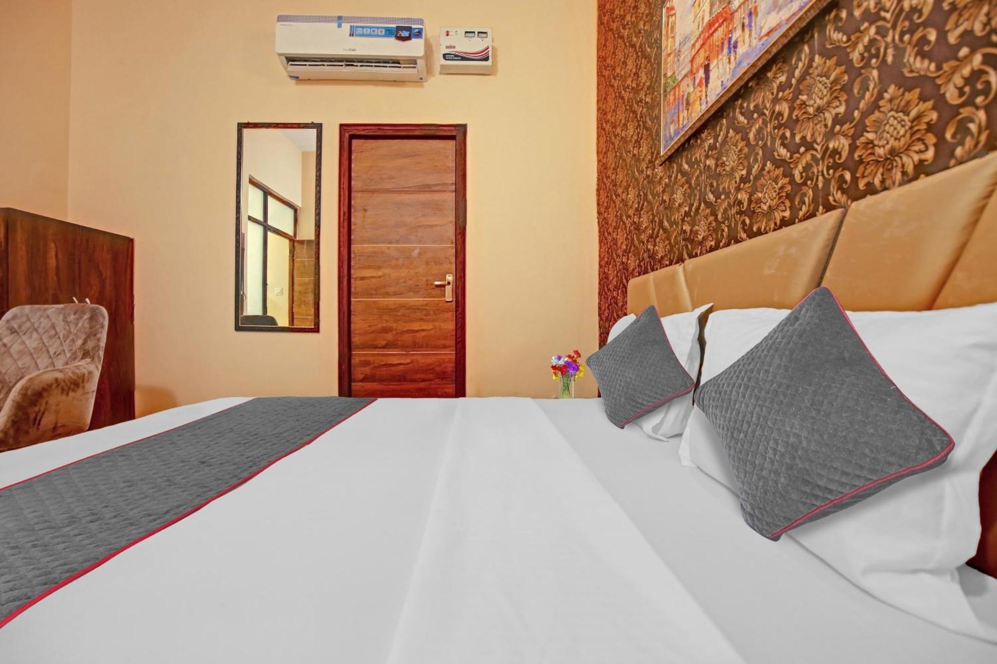Townhouse Sky Hotel Ludhiana Luaran gambar