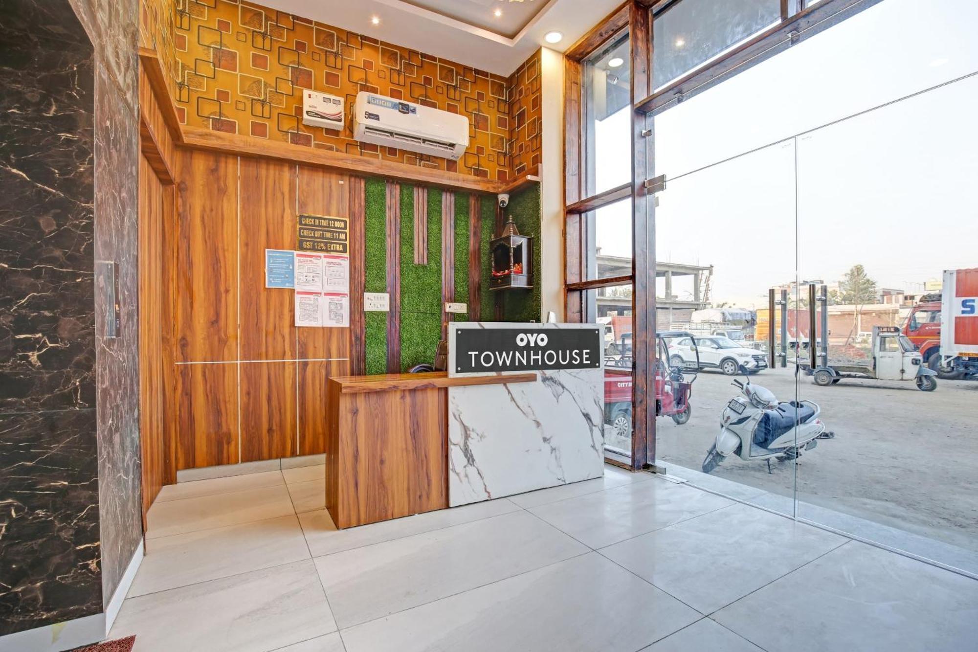 Townhouse Sky Hotel Ludhiana Luaran gambar